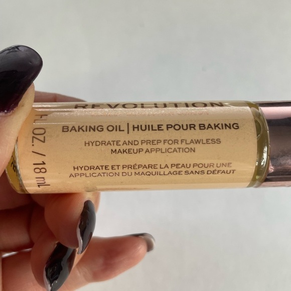 Closet Clear Out! BNIB Gift Bag - Revolution Foundation Set w/ Revolution Primer - Picture 6 of 6